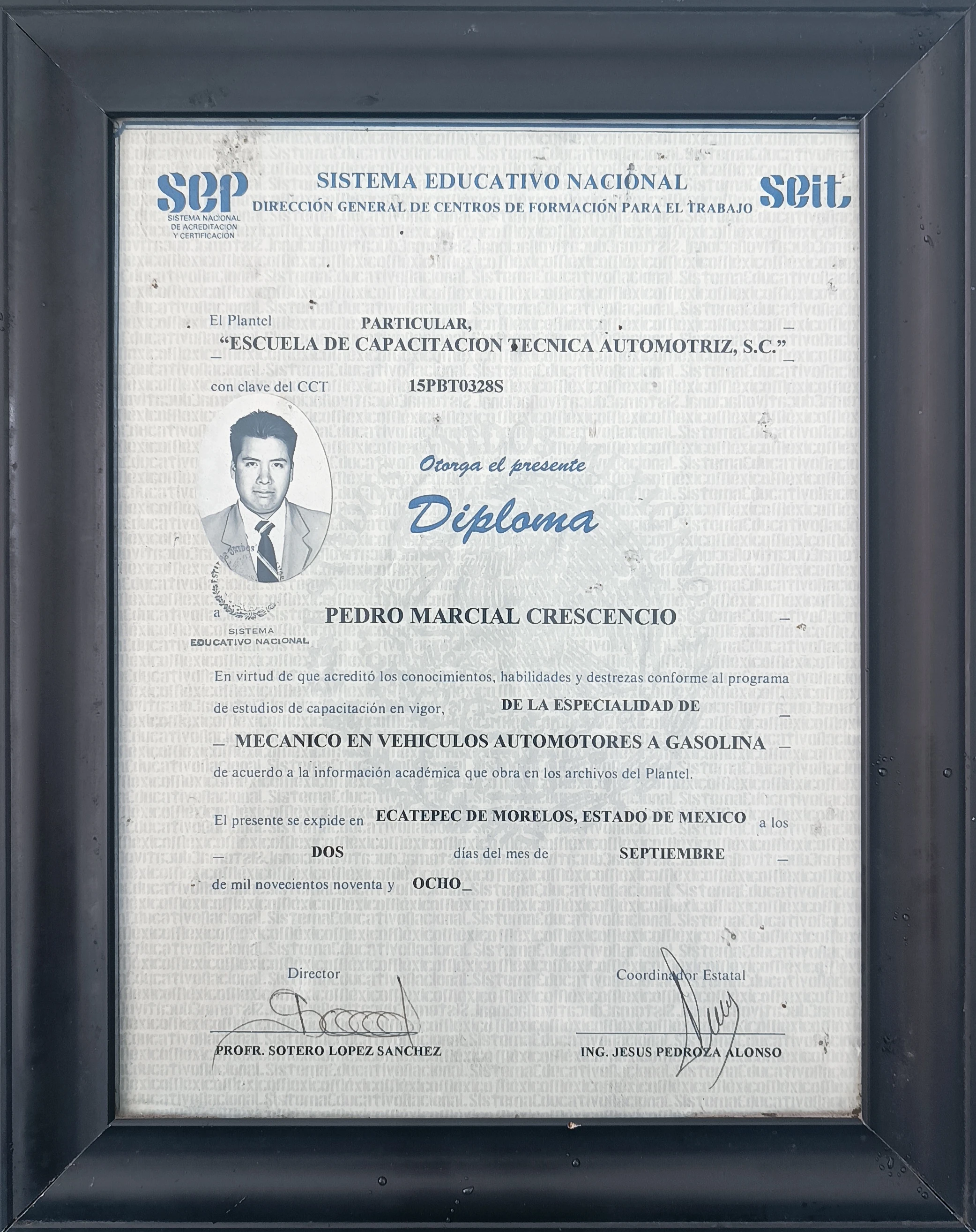 Diploma curso mecánica especialidad 1998 con fotografía de Pedro More Marcial